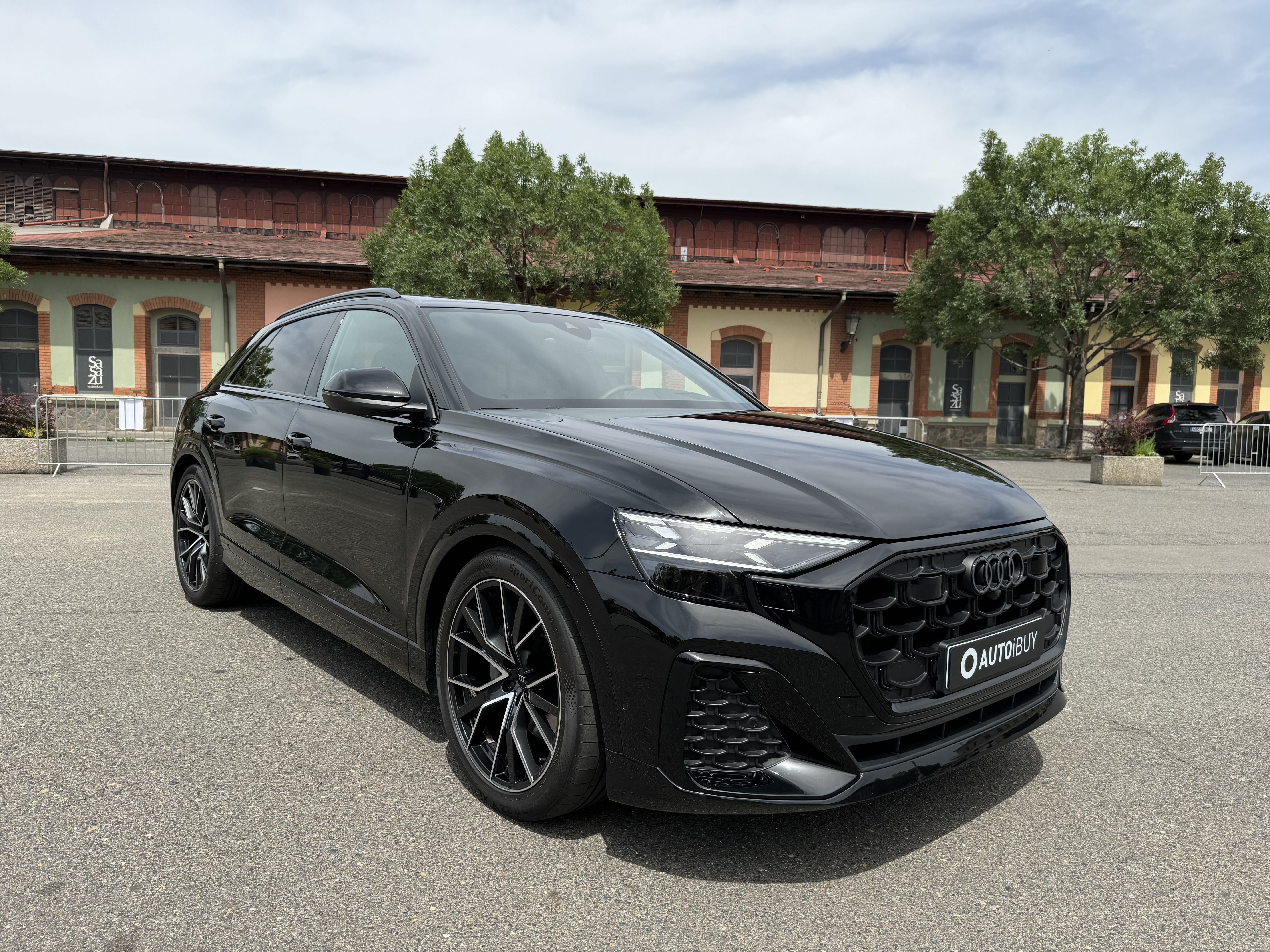 AUDI Q8 50 TDI S-LINE | FACELIFT | SKLADEM | české předváděcí auto | nafta 286 koní | sportovní S-line | sportovně luxusní SUV coupé | černá s černou alcantarou | maximální výbava | super cena  | VIP SLEVA 20% | nákup online | AUTOiBUY.com